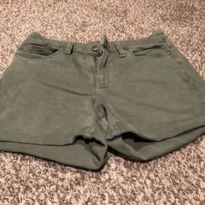 Universal Thread Shorts